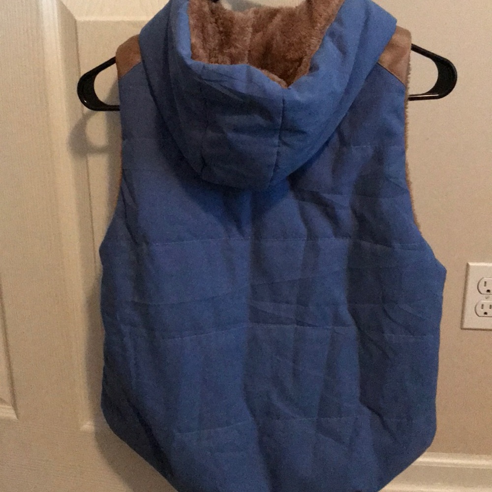 Vest - Picture 4 of 4